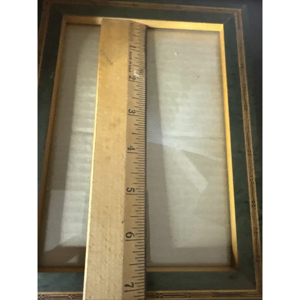 VTG Dark Green Wood Picture Frame W/ Inlay Accent  5x7